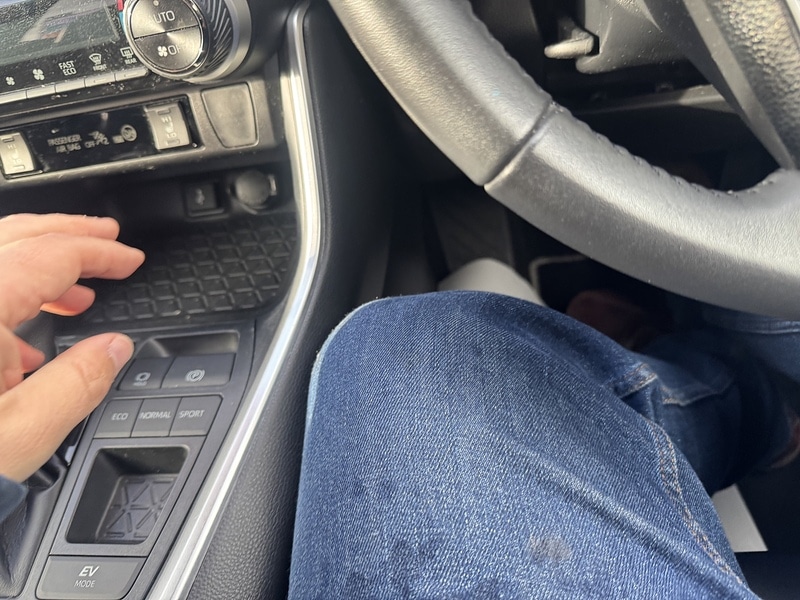 Used Toyota RAV4 2021 for sale - 76510336: Photo 31