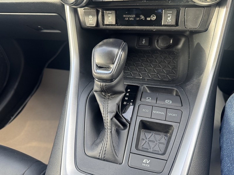 Used Toyota RAV4 2021 for sale - 76510336: Photo 32