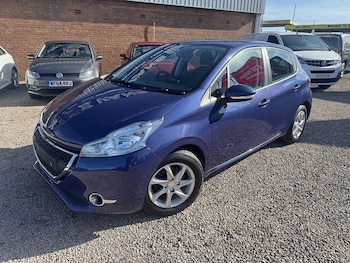 Used Peugeot 208 2015 for sale - 75897418: Photo
