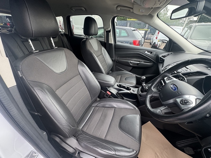 Used Ford Kuga 2015 for sale - 76510333: Photo 32