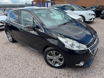 Used Peugeot 208 2015 for sale - 78931606: Photo