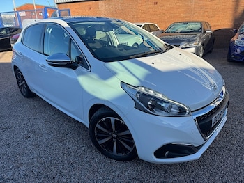 Used Peugeot 208 2018 for sale - 76626871: Photo