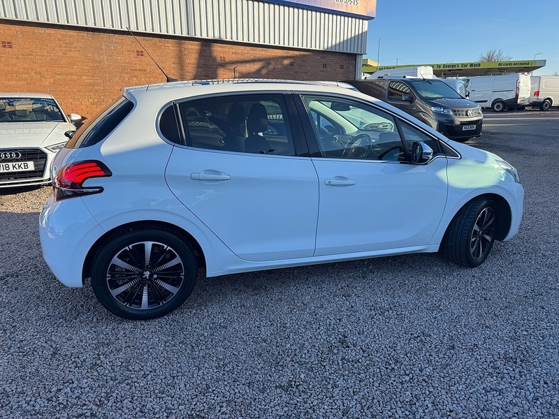 Used Peugeot 208 2018 for sale - 76626871: Photo 5