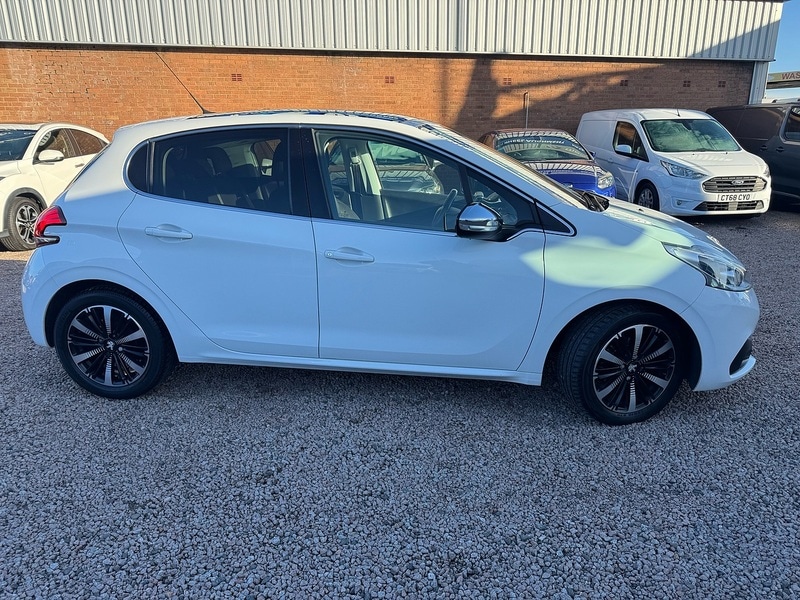 Used Peugeot 208 2018 for sale - 76626871: Photo 6