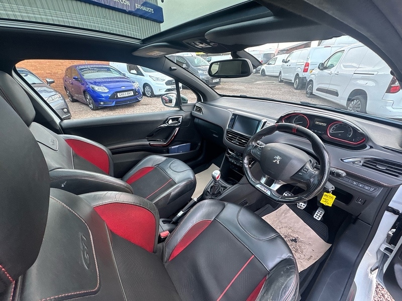 Used Peugeot 208 2016 for sale - 76626870: Photo 14