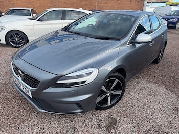 Used Volvo V40 2018 for sale - 76536273: Photo