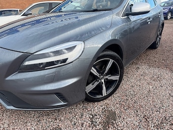 Used Volvo V40 2018 for sale - 76536273: Photo