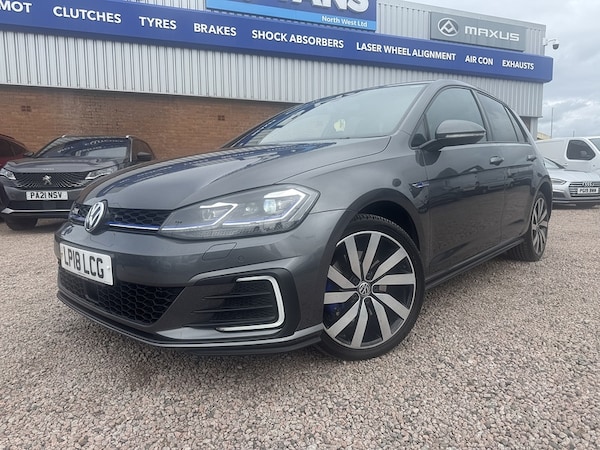 Used Volkswagen Golf 2018 for sale - 76114968: Photo 1