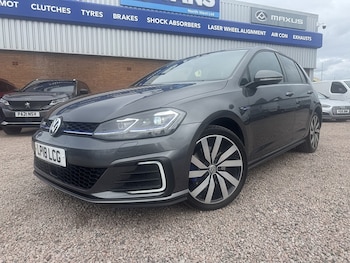 Volkswagen - Golf