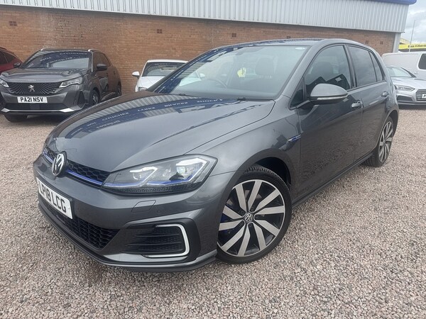 Used Volkswagen Golf 2018 for sale - 76114968: Photo 2