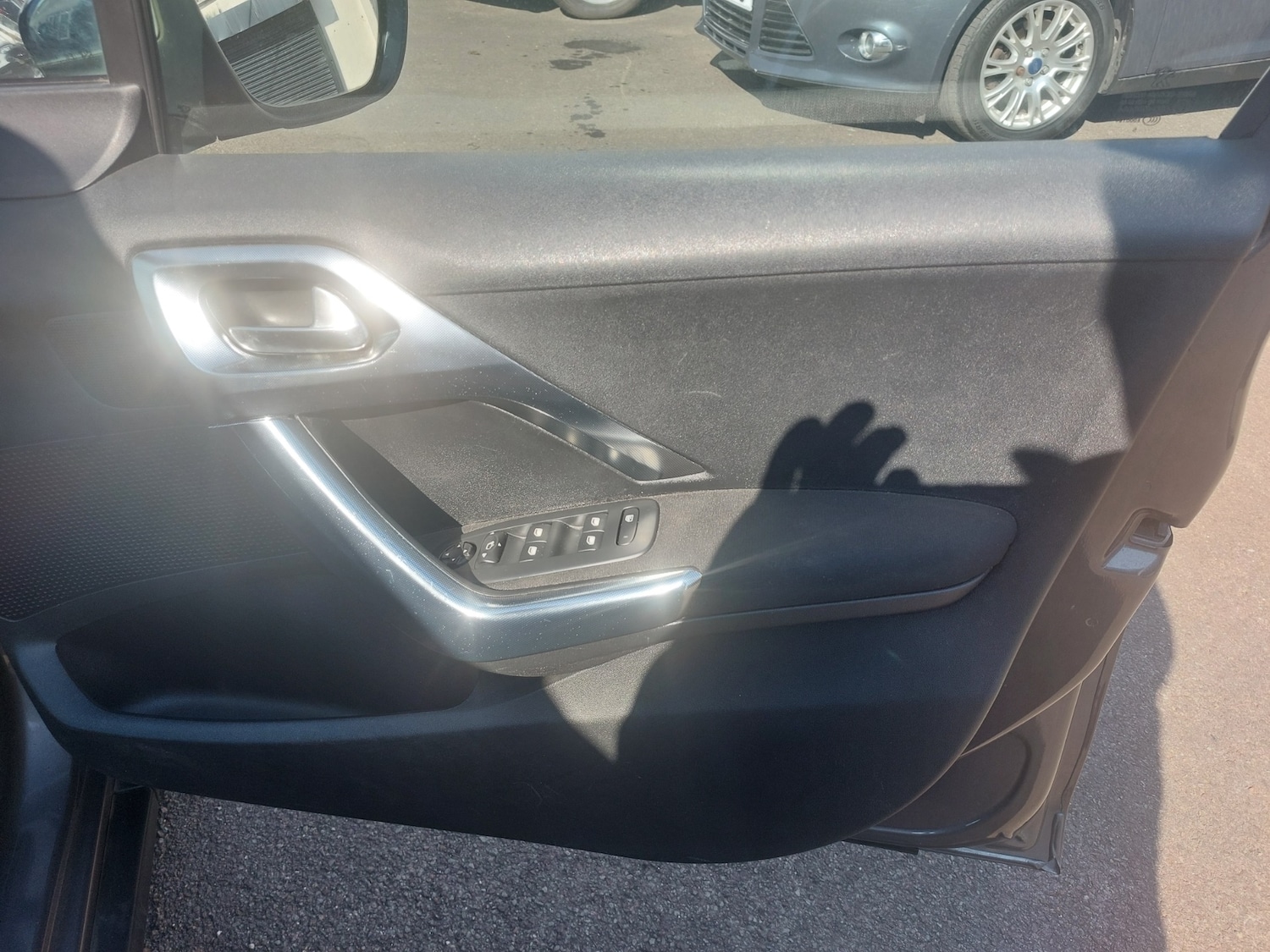 Used Peugeot 2008 2015 for sale - 77947387: Photo 11