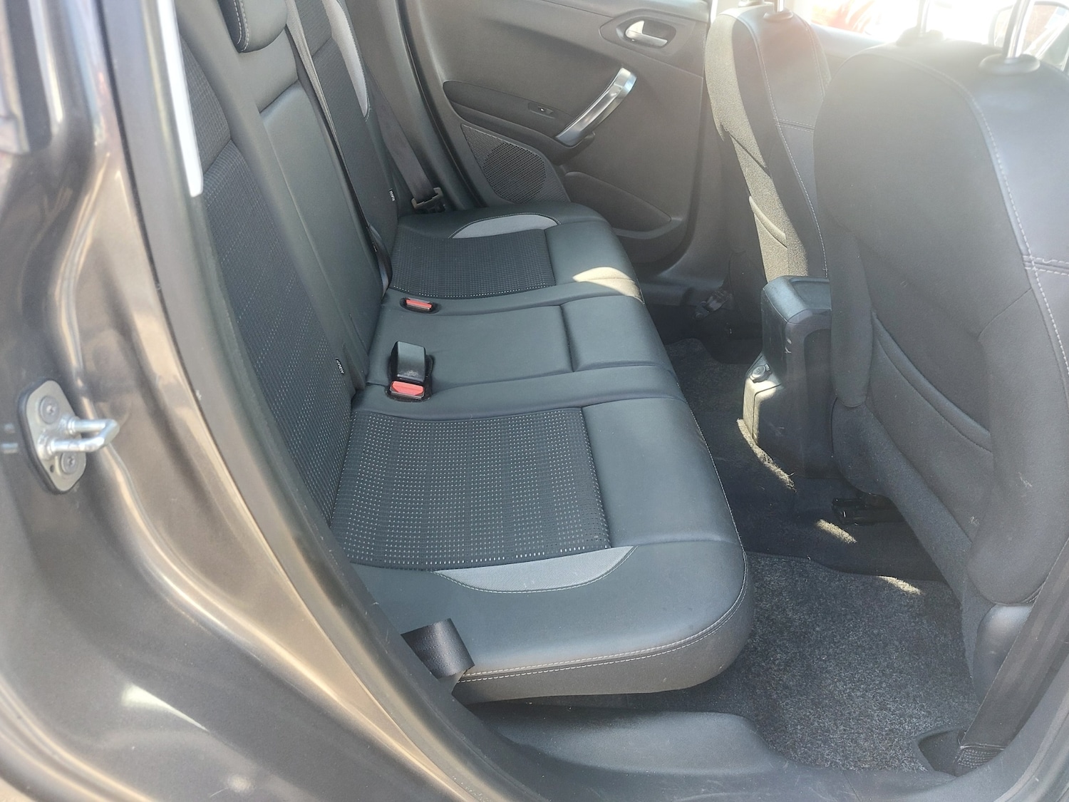 Used Peugeot 2008 2015 for sale - 77947387: Photo 12