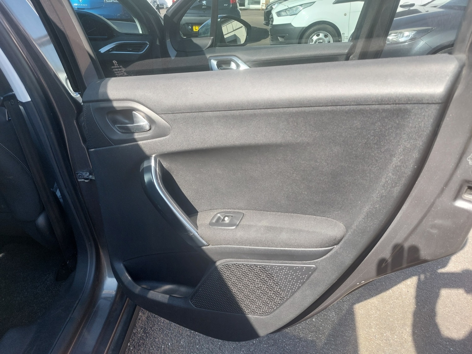 Used Peugeot 2008 2015 for sale - 77947387: Photo 13