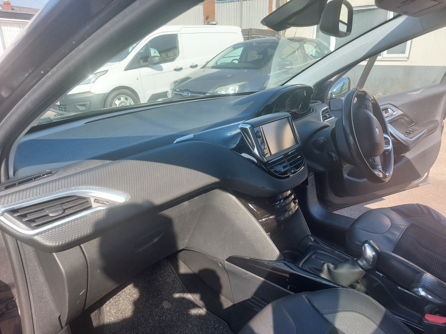 Used Peugeot 2008 2015 for sale - 77947387: Photo 15