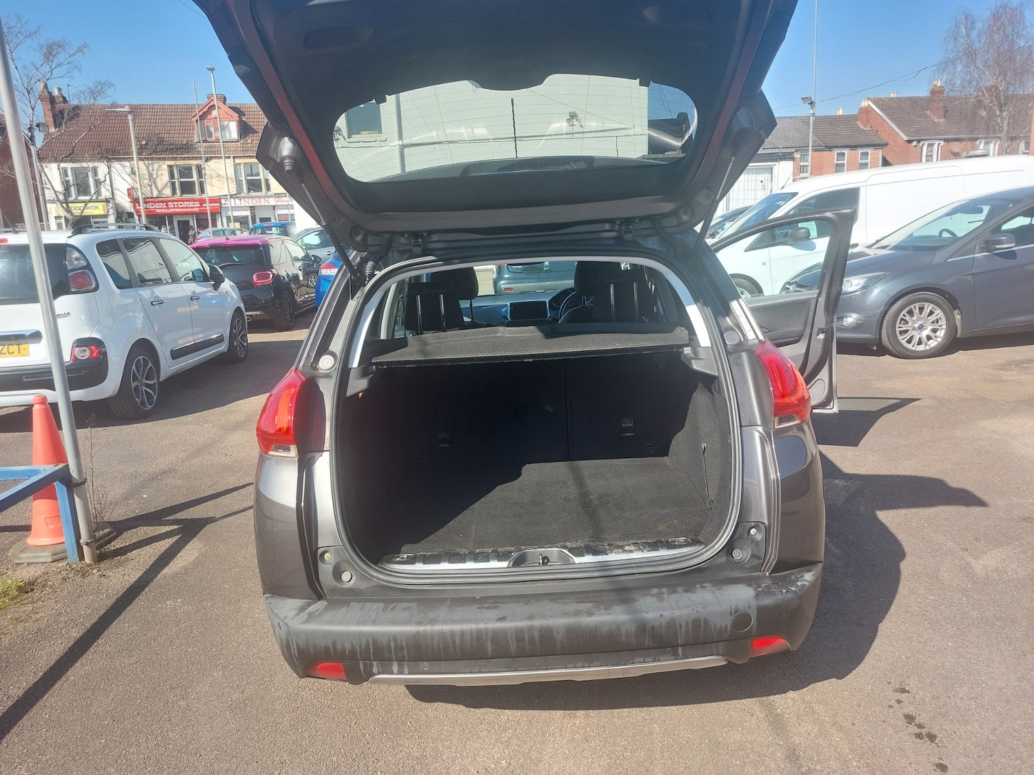 Used Peugeot 2008 2015 for sale - 77947387: Photo 19