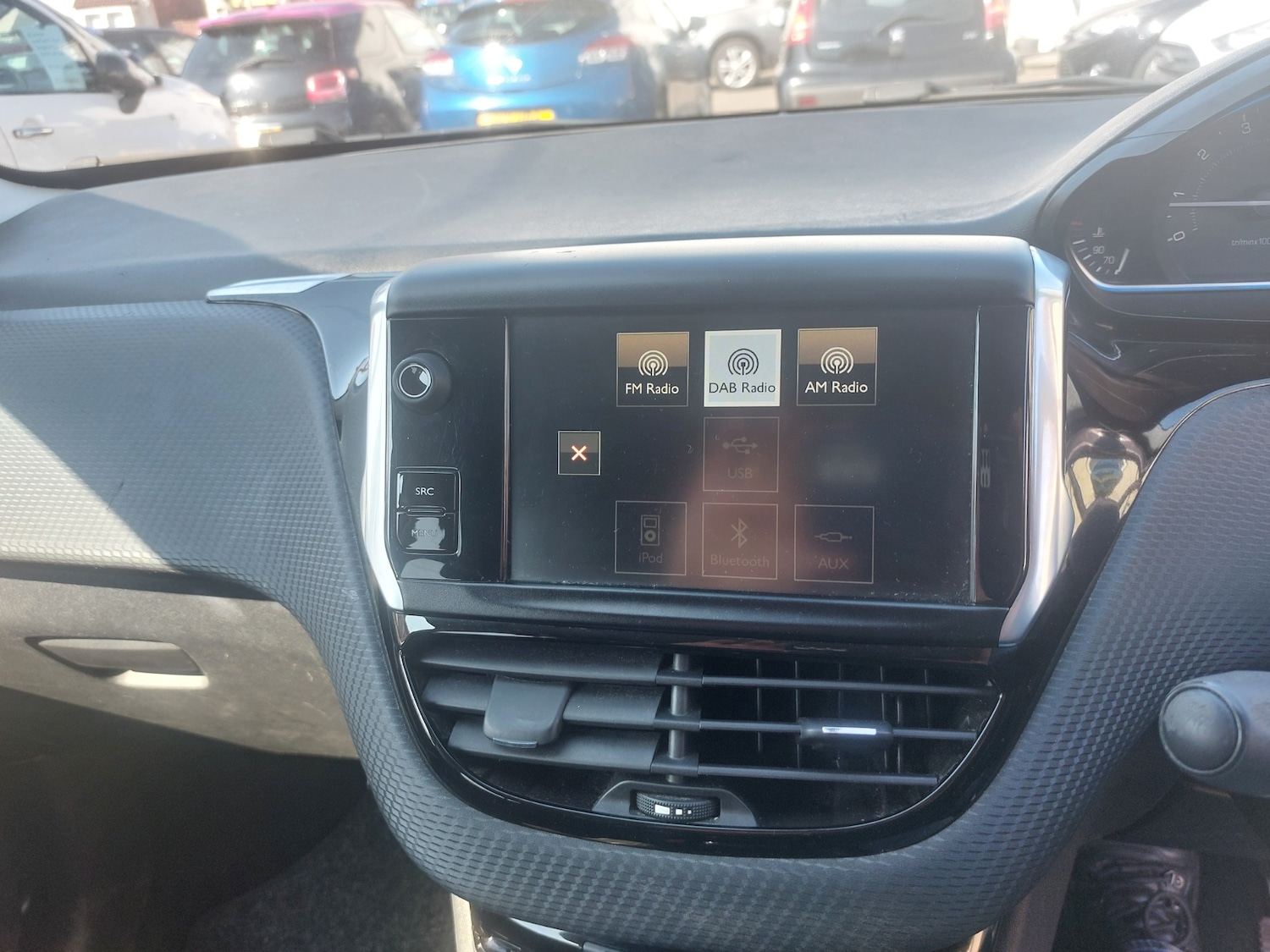 Used Peugeot 2008 2015 for sale - 77947387: Photo 24