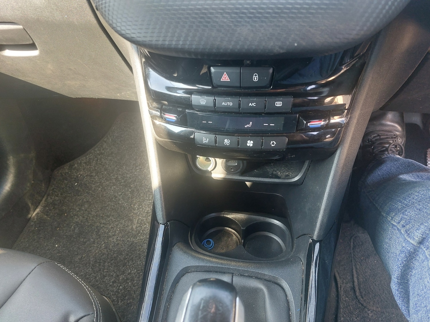 Used Peugeot 2008 2015 for sale - 77947387: Photo 25