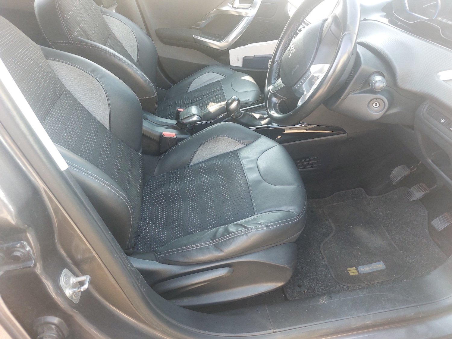 Used Peugeot 2008 2015 for sale - 77947387: Photo 9