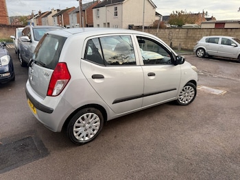 Used Hyundai i10 2010 for sale - 76404842: Photo
