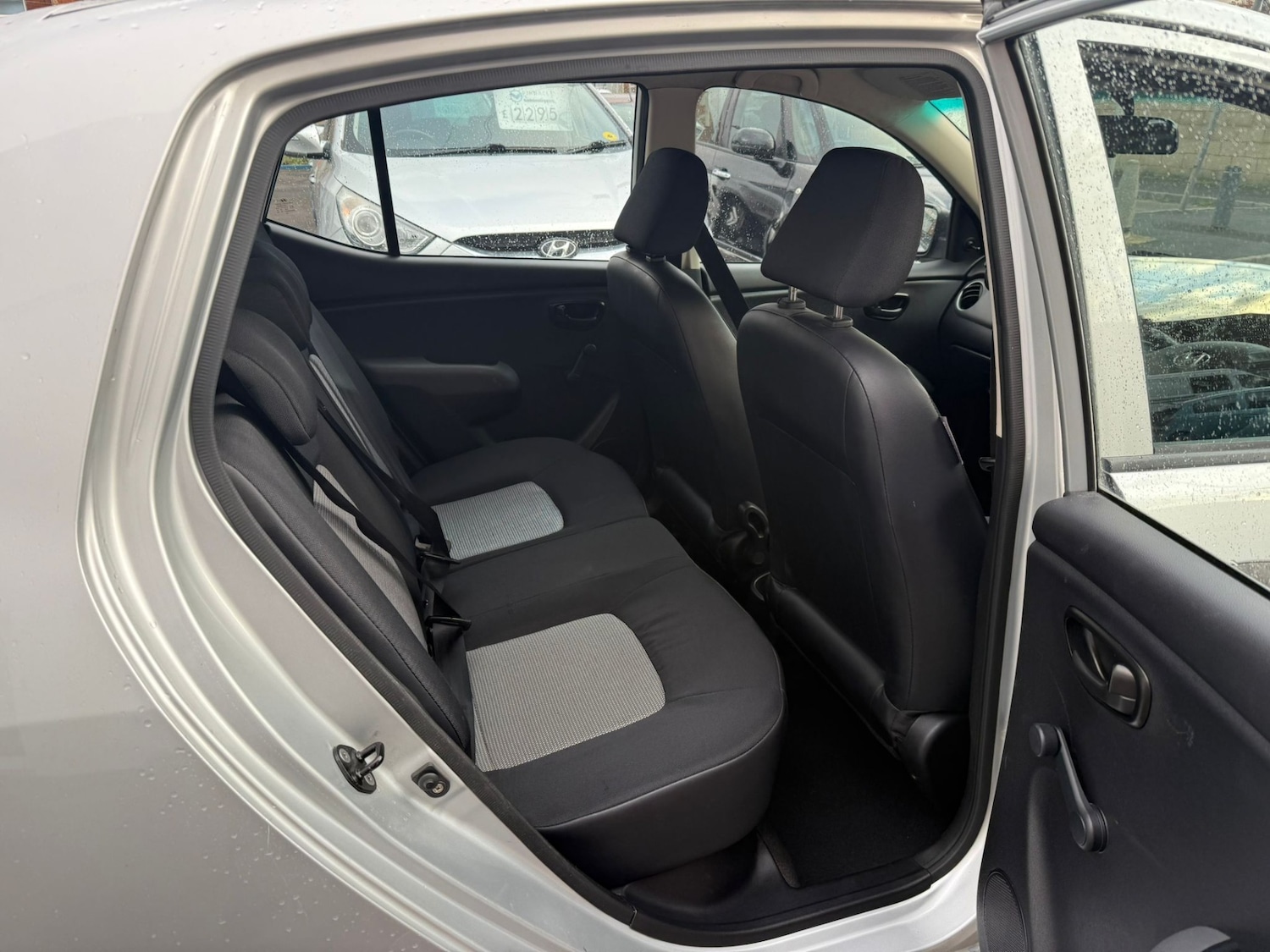 Used Hyundai i10 2010 for sale - 76404842: Photo 6