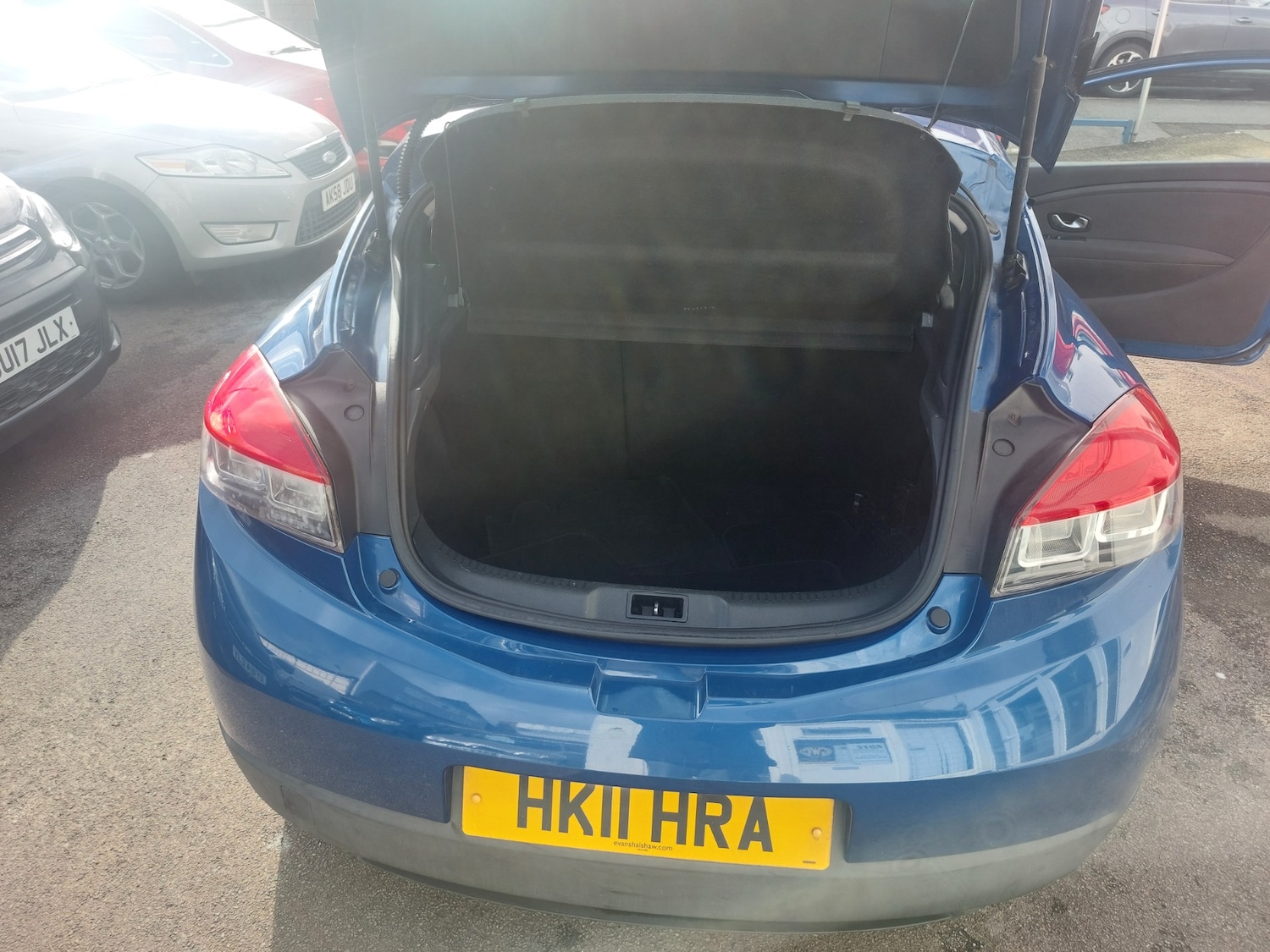 Used Renault Megane 2011 for sale - 77945261: Photo 12