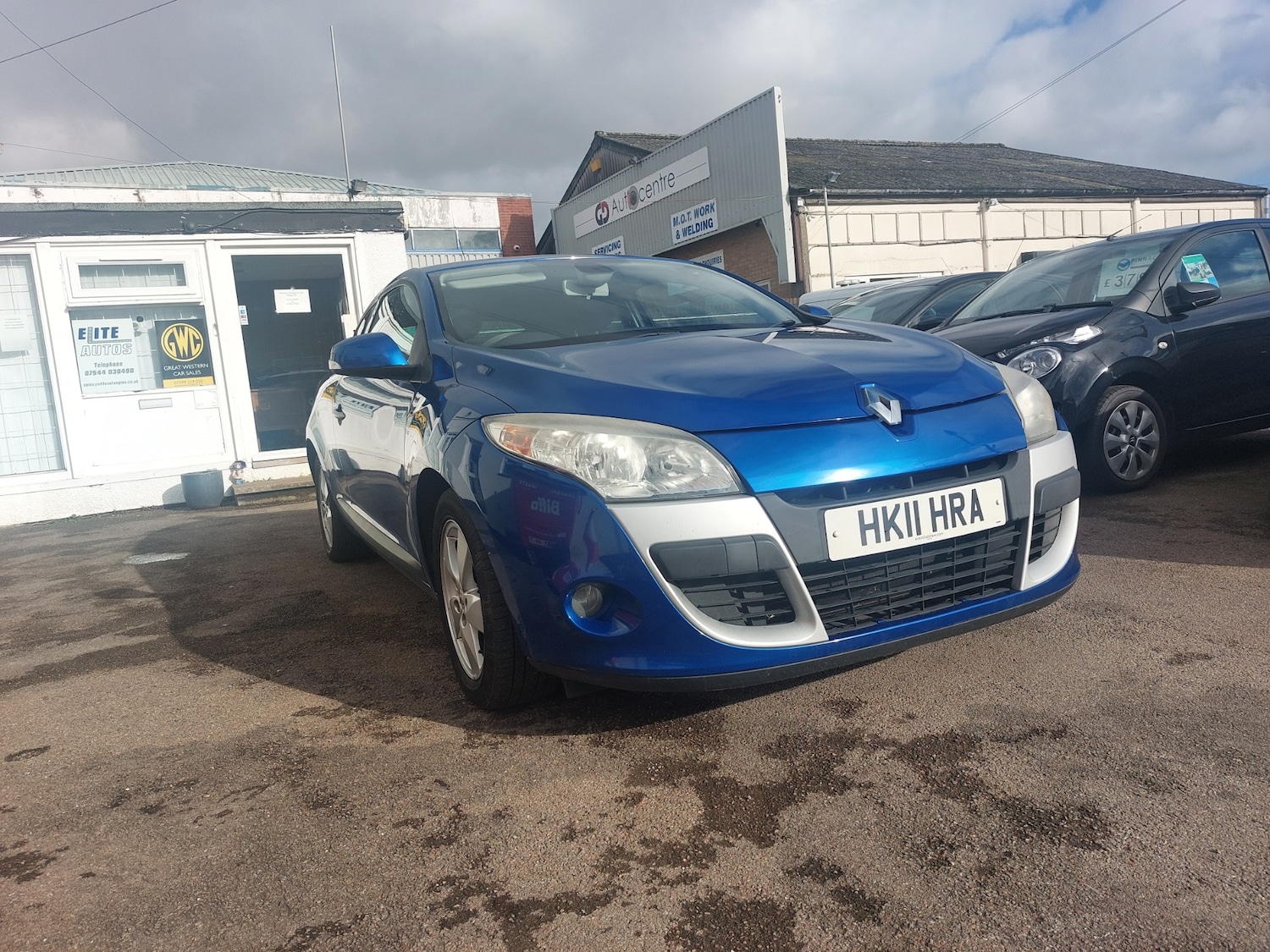Used Renault Megane 2011 for sale - 77945261: Photo 2
