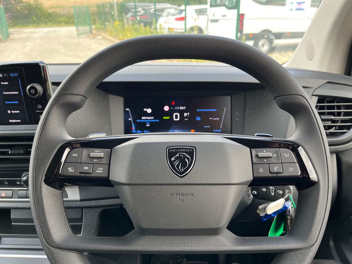 Used Peugeot e-Expert 2025 for sale - 76686952: Photo 26