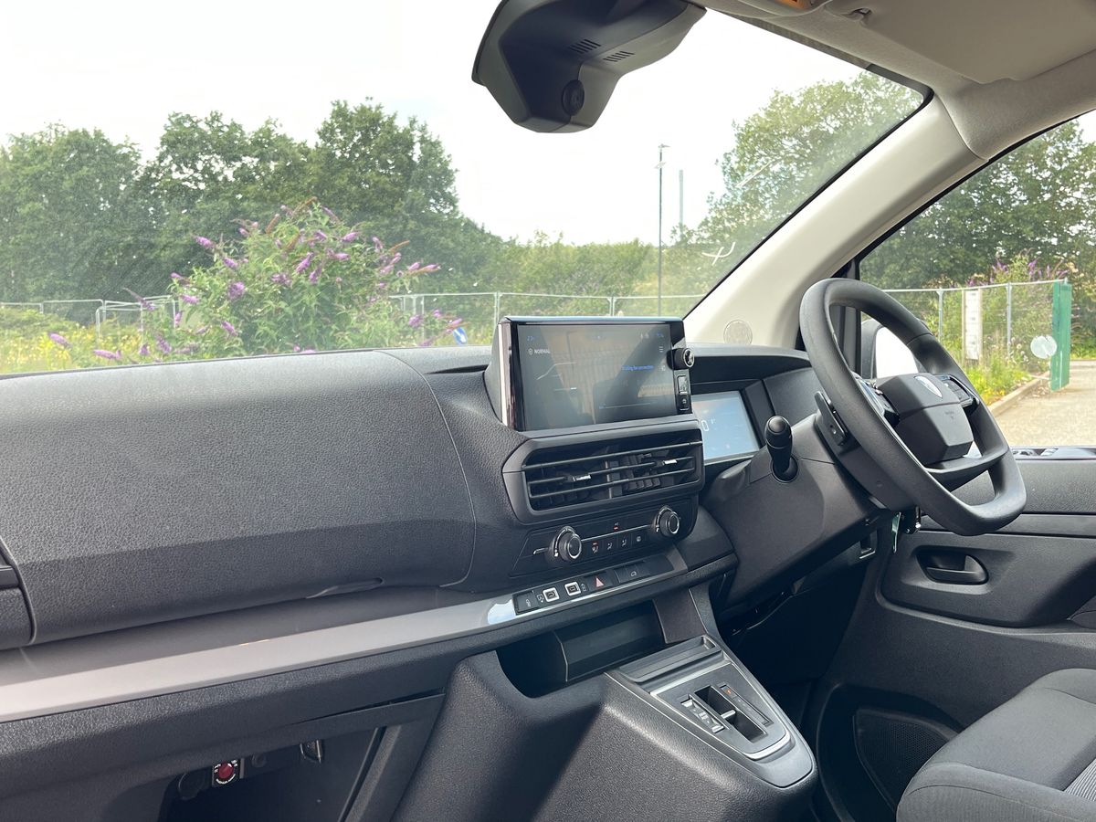 Used Peugeot e-Expert 2025 for sale - 76686952: Photo 8