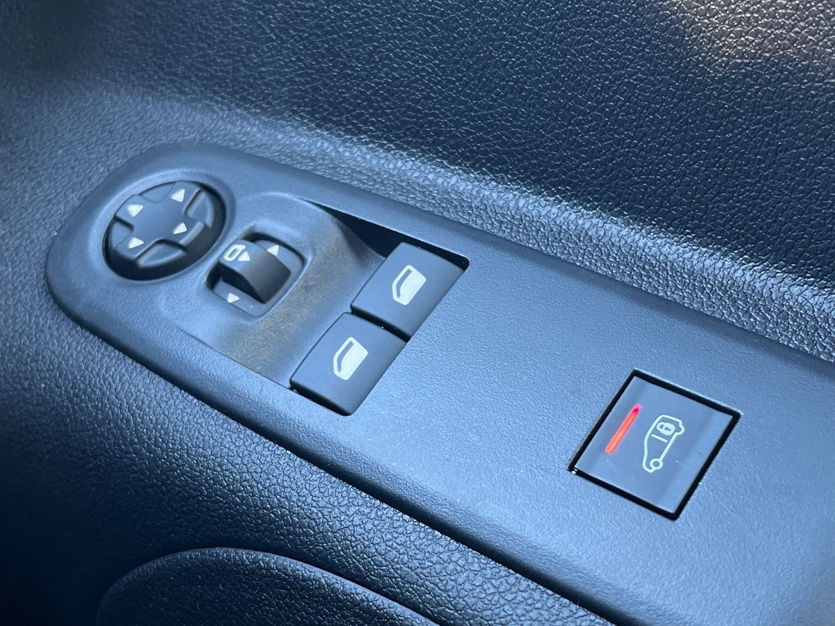 Used Vauxhall Combo Electric 2024 for sale - 76588136: Photo 28