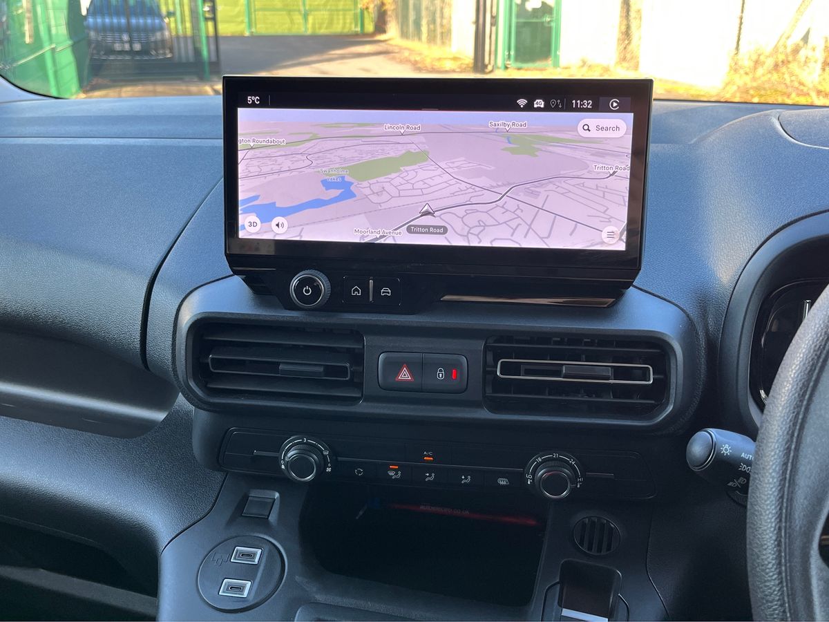 Used Vauxhall Combo Electric 2024 for sale - 76588136: Photo 7