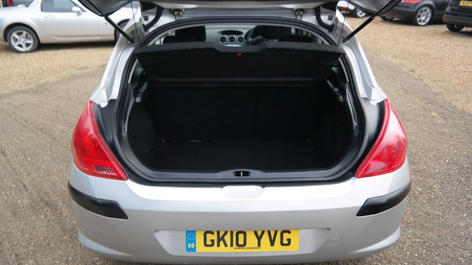 Used Peugeot 308 2010 for sale - 77363652: Photo 11