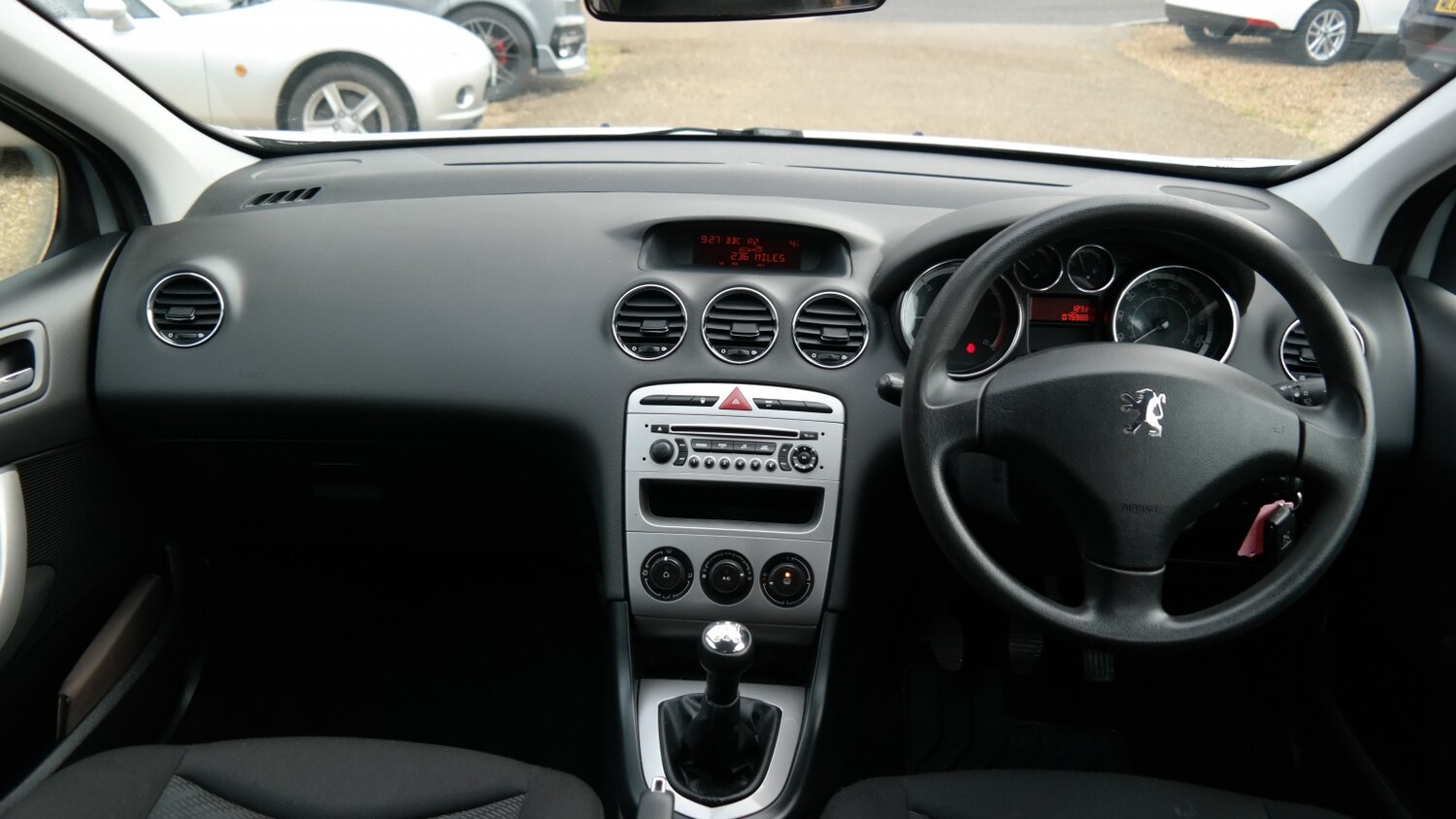 Used Peugeot 308 2010 for sale - 77363652: Photo 14