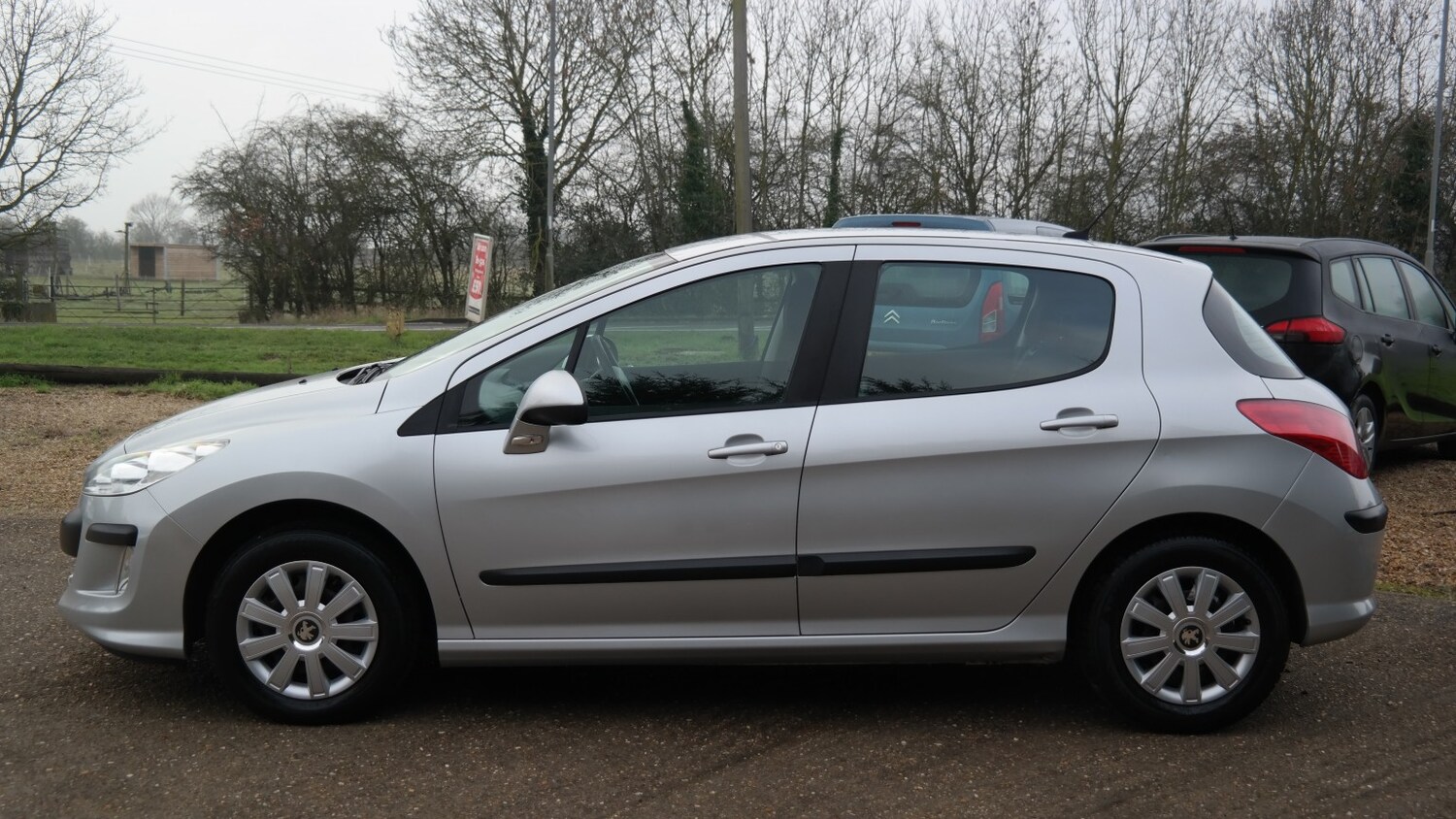 Used Peugeot 308 2010 for sale - 77363652: Photo 6