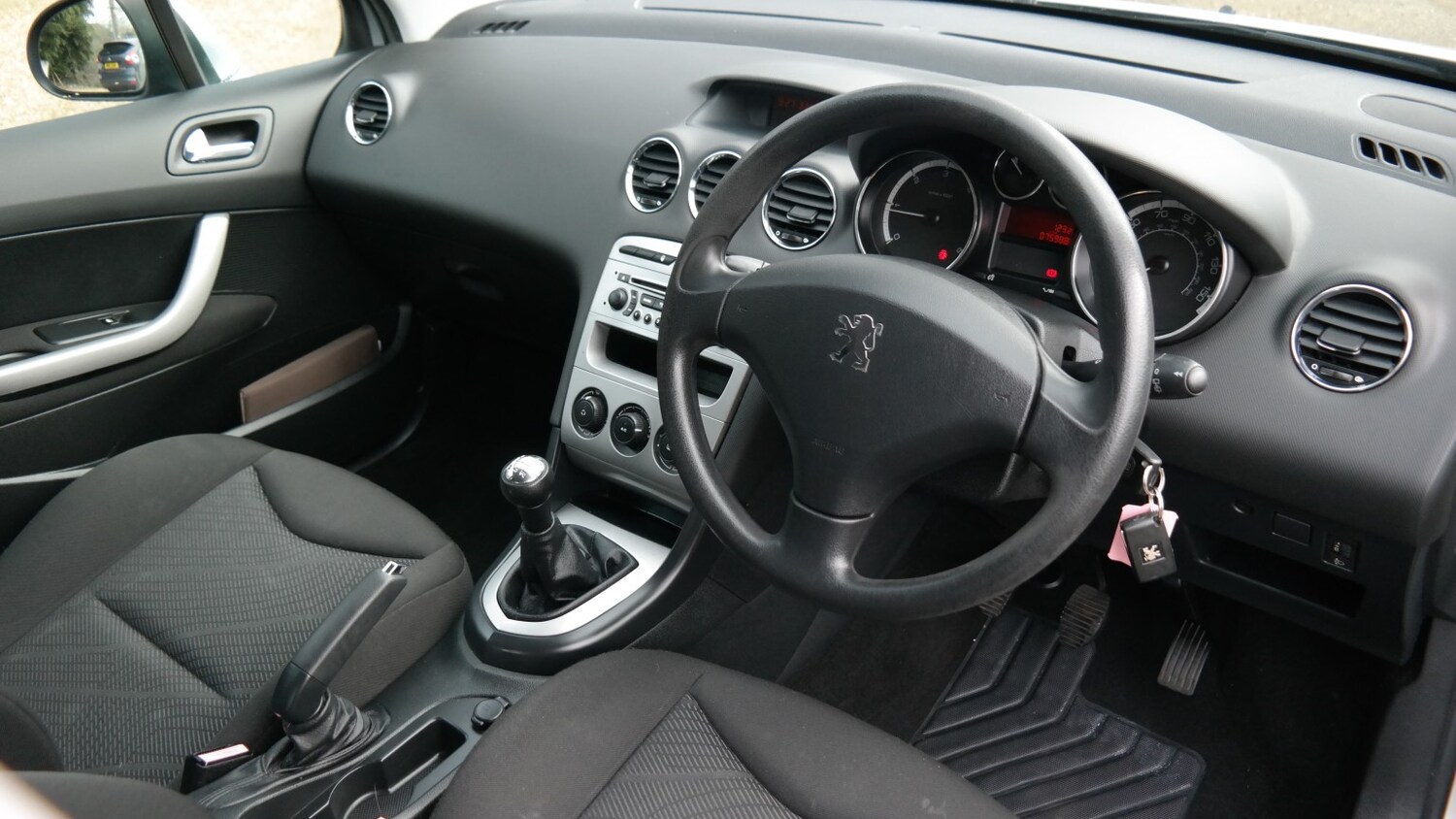 Used Peugeot 308 2010 for sale - 77363652: Photo 8