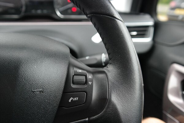 Used Peugeot 2008 2015 for sale - 75428762: Photo 18