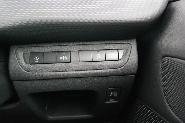 Used Peugeot 2008 2015 for sale - 75428762: Photo 21