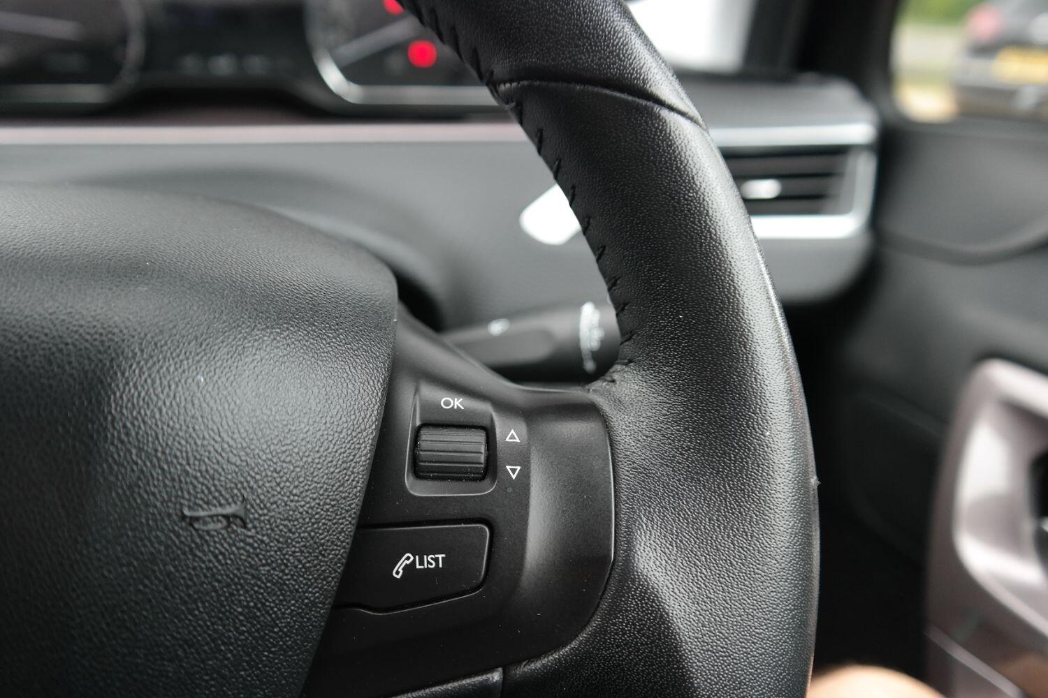 Used Peugeot 2008 2015 for sale - 76793175: Photo 18