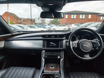 Used Jaguar XF 2017 for sale - 76178496: Photo 3