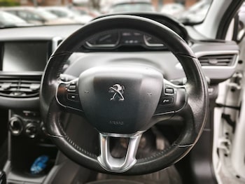 Used Peugeot 208 2017 for sale - 76558653: Photo