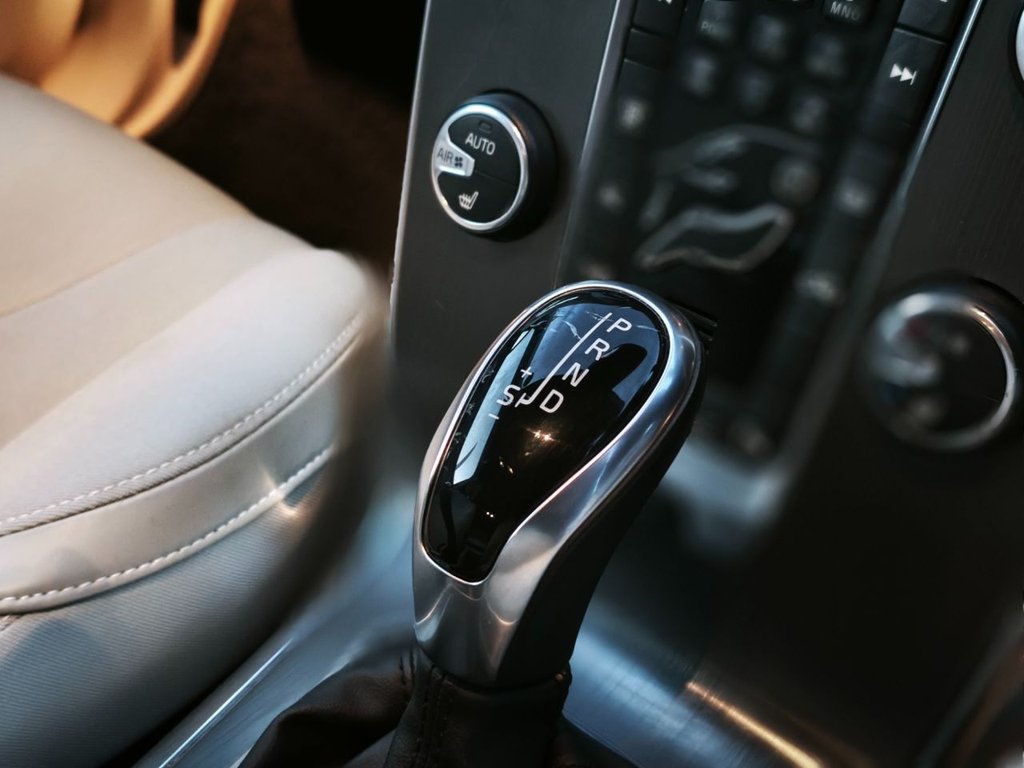 Used Volvo V40 2014 for sale - 76768442: Photo 18