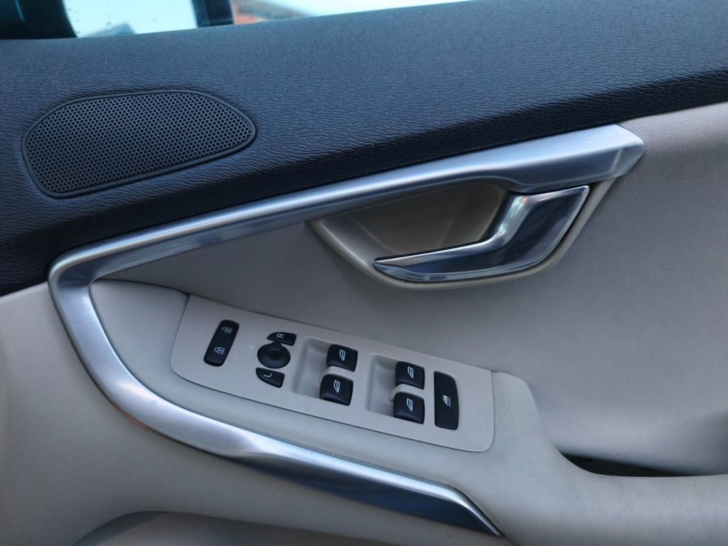 Used Volvo V40 2014 for sale - 76768442: Photo 19