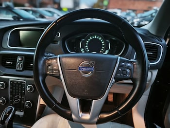 Used Volvo V40 2014 for sale - 76768442: Photo