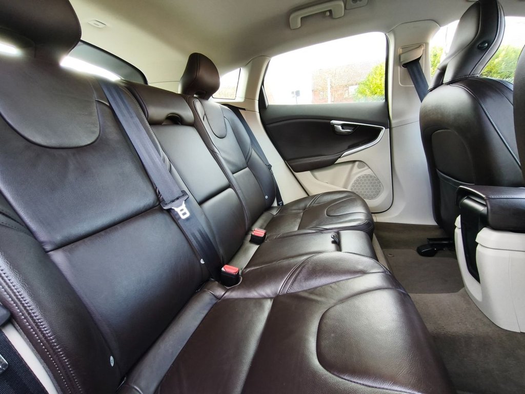 Used Volvo V40 2014 for sale - 76768337: Photo 10