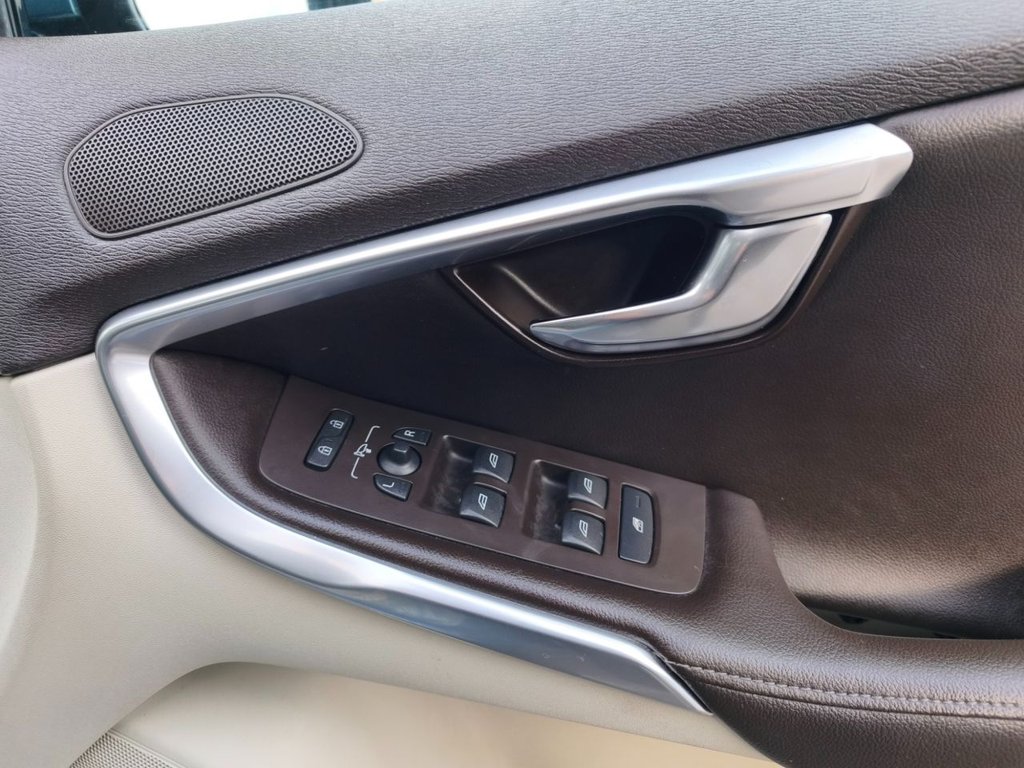 Used Volvo V40 2014 for sale - 76768337: Photo 18