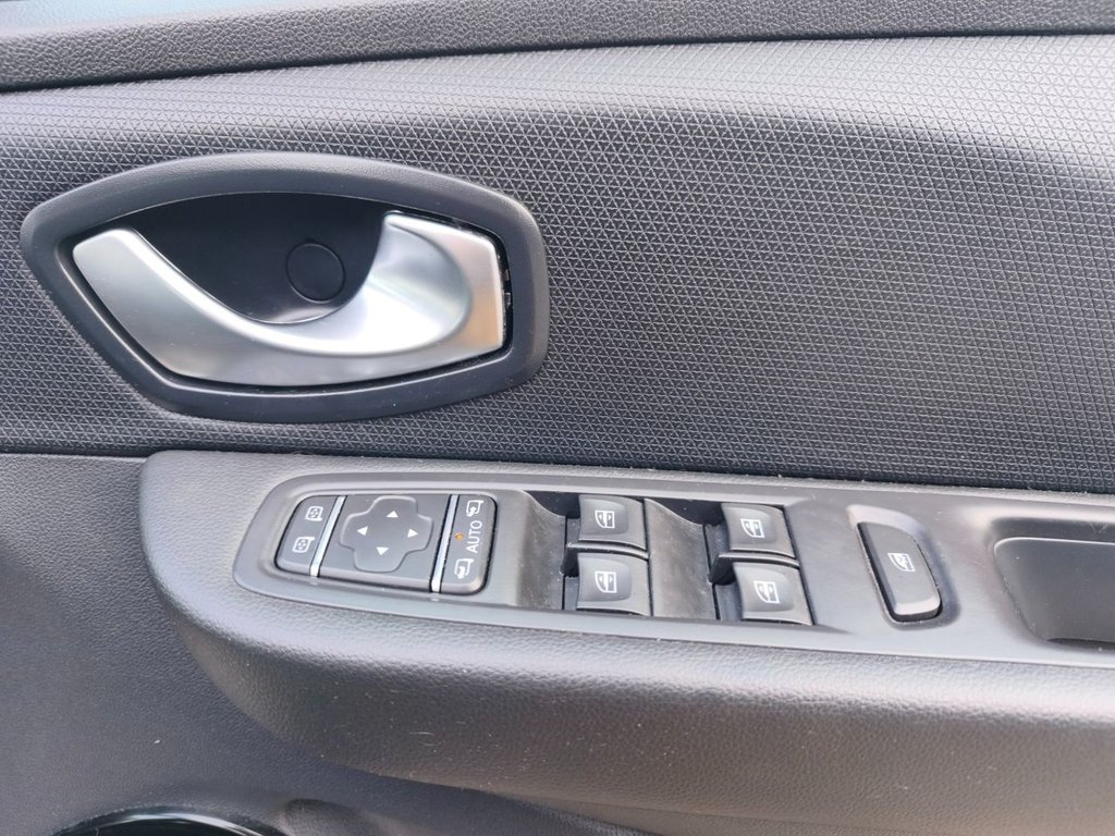 Used Renault Clio 2017 for sale - 76527105: Photo 21