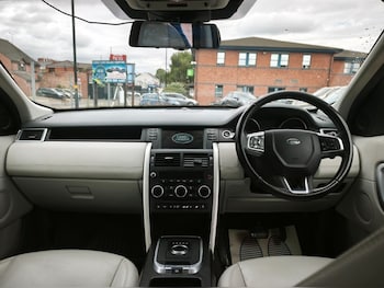 Used Land Rover Discovery Sport 2017 for sale - 79461879: Photo