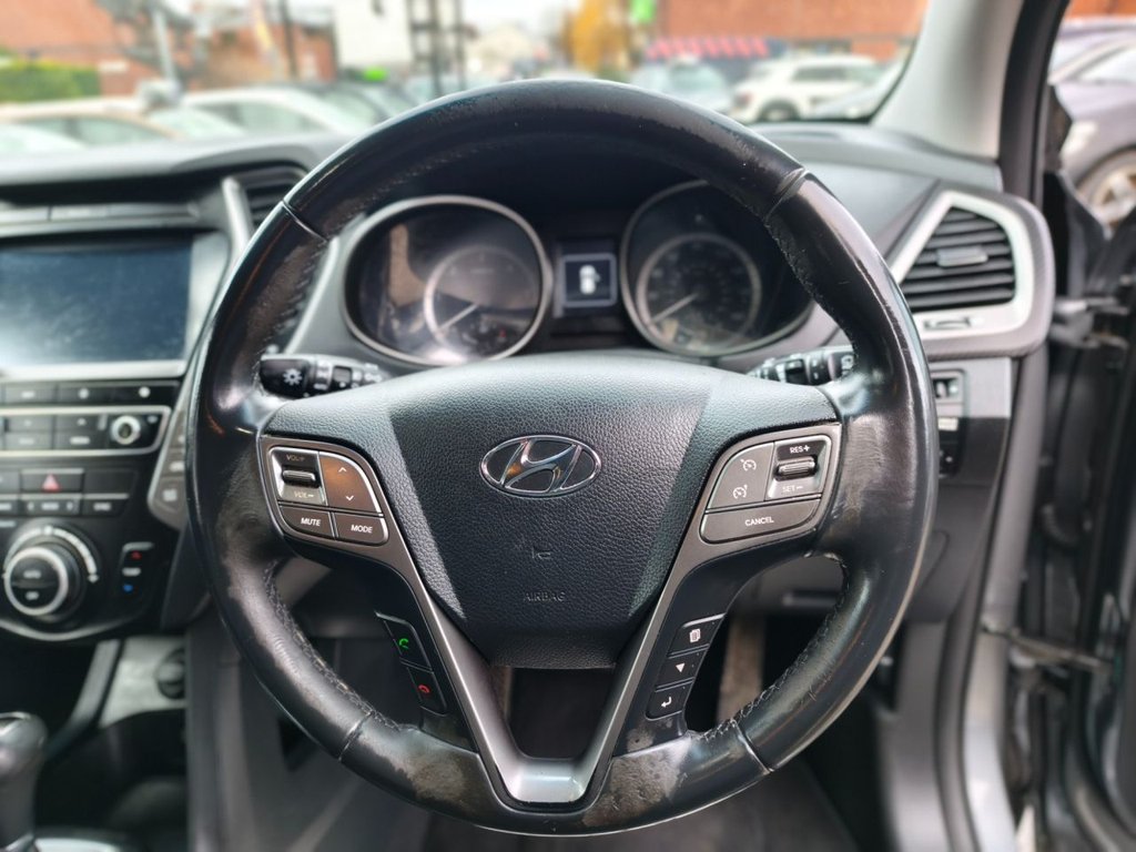 Used Hyundai Santa Fe 2017 for sale - 76856337: Photo 3