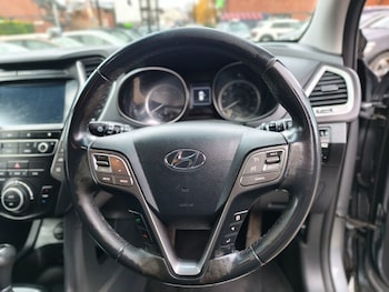 Used Hyundai Santa Fe 2017 for sale - 76856337: Photo