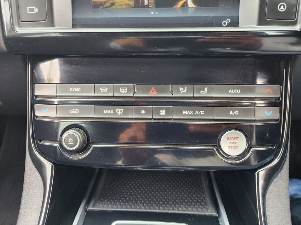 Used Jaguar XE 2015 for sale - 76139490: Photo 15