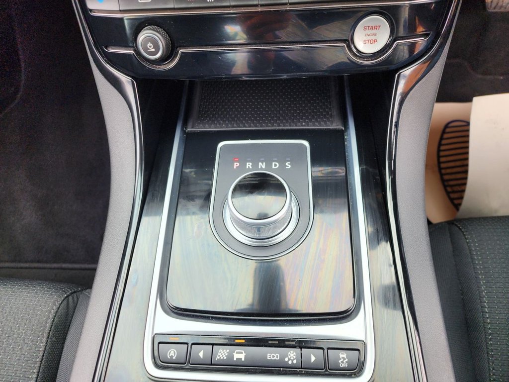 Used Jaguar XE 2015 for sale - 76139490: Photo 17